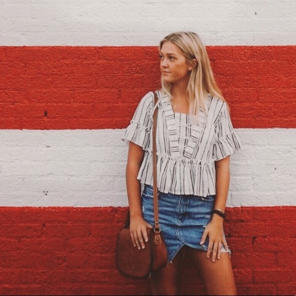 brown/cognac Italian leather embossed crossbody - Picture 2 of 8